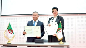 السيدة وزيرة الثقافة والفنون الدكتورة صورية مولوجي-السيد وزير التعليم العالي والبحث العلمي الاستاذ كمال بداري