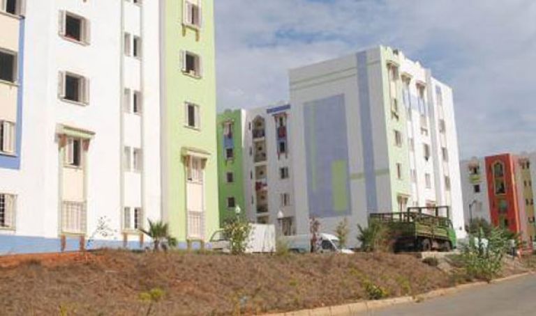 950 عائلة تحصل على مقررات السكن