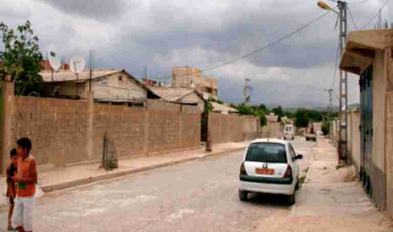 سكان قرية حجاج بشير يناشدون الوالي التدخل