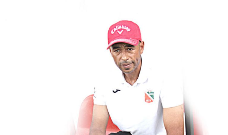 بوعكاز يجند لاعبيه لمباراة الكأس