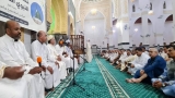 تزيين المساجد بالأعلام الوطنية وتعاقب الخطباء على المنابر