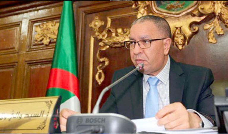 صيودة يتفقد المرافق والمنشآت الرياضية غرب العاصمة
