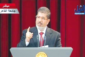 الرئيس مرسي يشرع في تشكيل حكومة ائتلافية