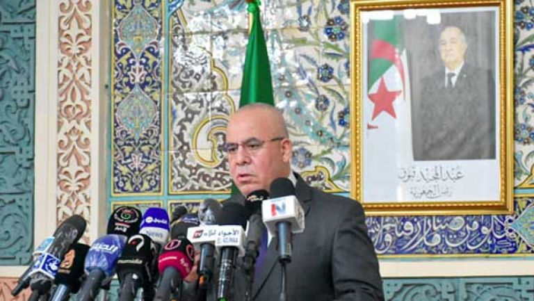 الاستعانة بالأطباء المتقاعدين لمكافحة كورونا