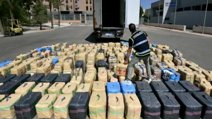 الإطاحة بشبكة لتهريب الحشيش القادم من المغرب إلى أوروبا