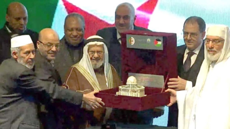 الائتلاف العالمي لنصرة فلسطين يُكرّم الرئيس تبون