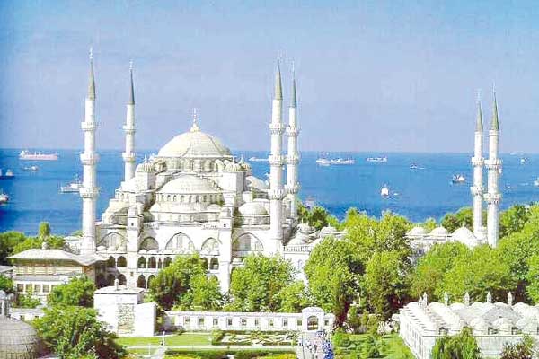 تونس وتركيا وجهتان مفضلتان للسياح الجزائريين
