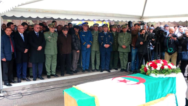 جثمان العميد المتقاعد بتشين يوارى الثرى بمقبرة الشهداء بقسنطينة