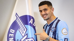 اللاعب الجزائري يوسف عطال