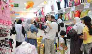 العائلات الوهرانية تسارع إلى شراء ملابس العيد