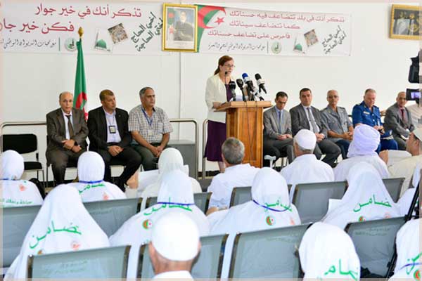 مونية مسلم تودع 100 حاج إلى البقاع المقدسة