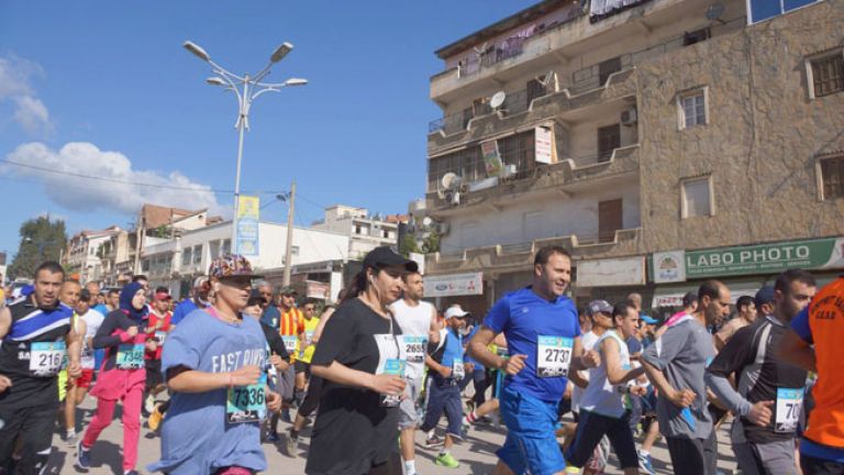 تألق نبيل الهنيشي وكنزة دحماني في ماراطون بجاية
