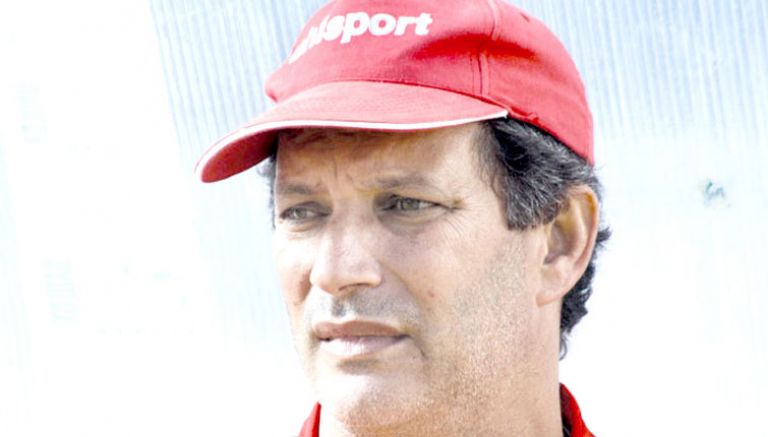 متحسر لما يعيشه الشباب اليوم