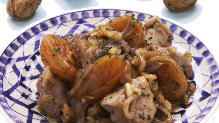 طبق "الحلو".. مذاق وموروث بألوان الفواكه