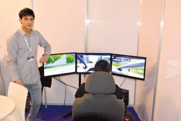 محاكاة السياقة بتكنولوجيا حديثة