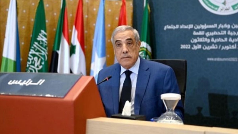 خيط رفيع بين خبرة القانوني وحنكة الدبلوماسي