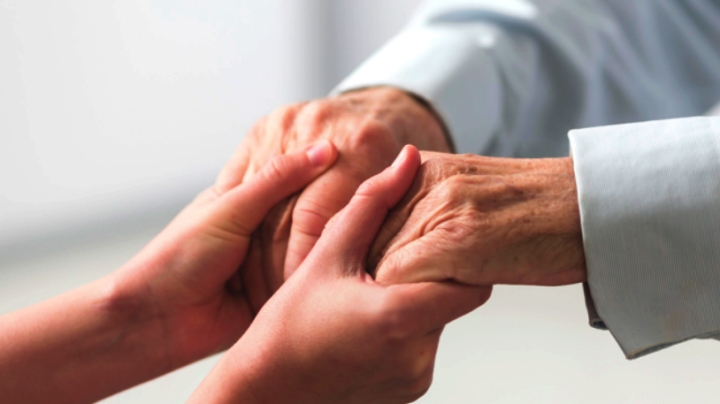 عيد الفطر فرصة لمواساة كبار السن