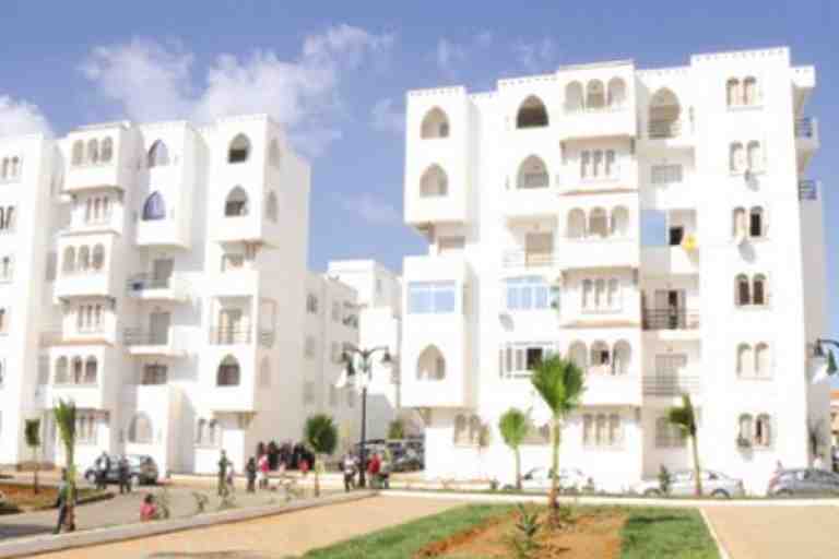 مكتتبو «ال.بي.بي» يطالبون بتسهيل حصولهم على سكناتهم