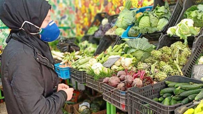 إقبال كبير على اقتناء الخضر والفواكه
