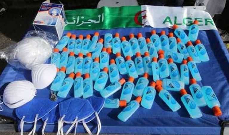الحرفيون يحولون نشاطهم لصناعة الكمامات والمآزر