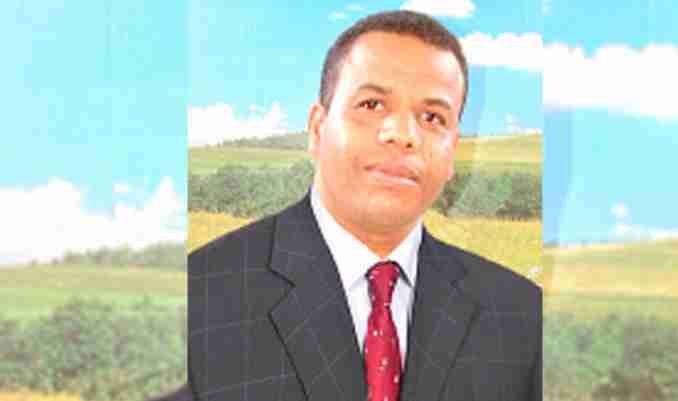 4 دواوين شعرية بثلاث لغات