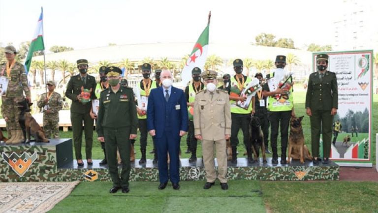 تتويج الجزائر بالذهب عن انجاز "روبوت لاعب"
