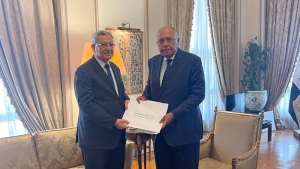 وزير خارجية جمهورية مصر العربية، السيد سامح شكري-سفير الجزائر في القاهرة والمندوب الدائم لدى جامعة الدول العربية، السيد حميد شبيرة