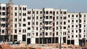 مشاريع سكنية معطلة وطرق بدون تعبيد