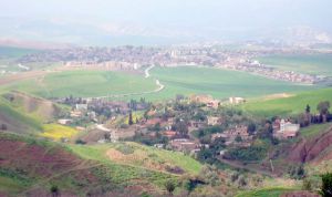 سكان المشاتي يطالبون بالماء والغاز والصرف الصحي