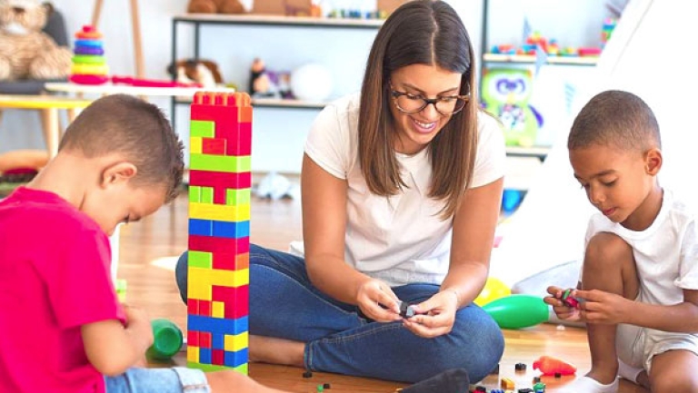 رياض الأطفال من حاضنات للرضع إلى مؤسس لنهج تعليمي جديد