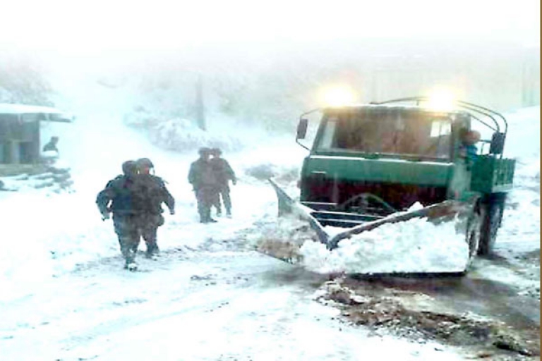 فتح للمسالك ونقل للمرضى ومساعدات للمتشردين