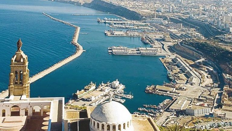 استحداث جائزة "المواطن المتميز"