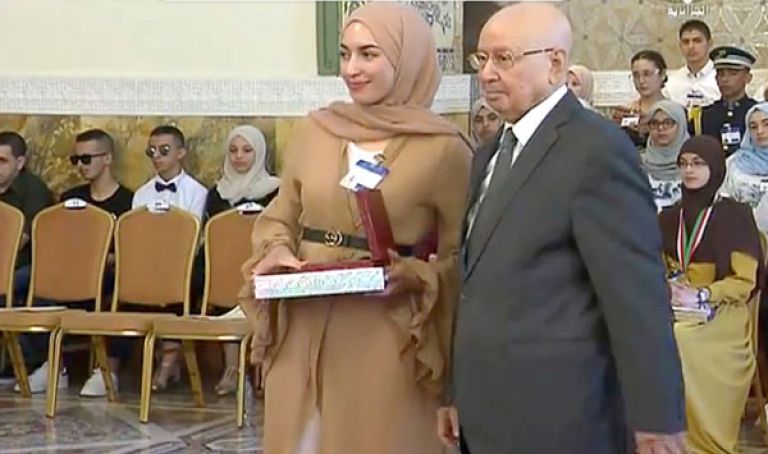 رئيس الدولة يكرم المتفوقين الأوائل في البكالوريا