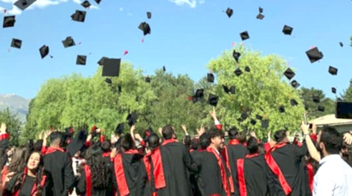 حفلات التخرج الجامعي تجانب الإطار الأكاديمي