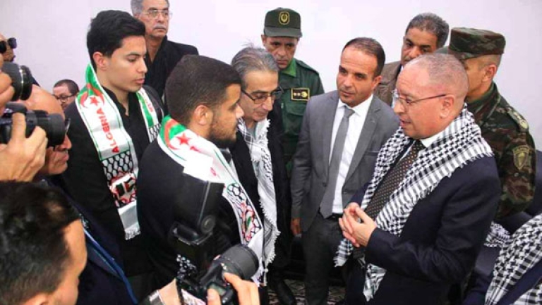 والي قسنطينة يخص الطلبة  الفلسطينيين بزيارة تضامن