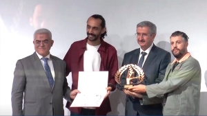 "كود بوس" يحصد السنبلة الذهبية