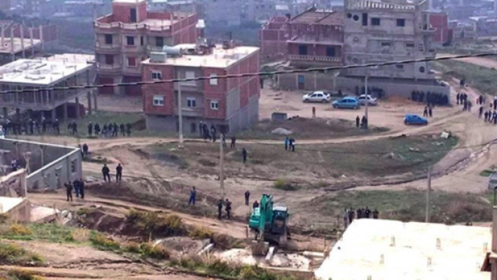 دعوة لإنهاء العزلة ووقف نهب العقار العمومي