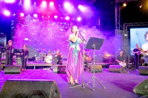 ريم نصري تصنع التميز وراينا راي تزعزع كويكول