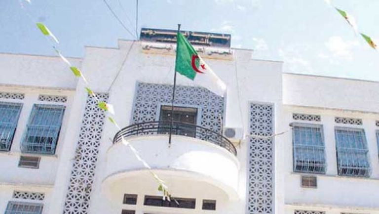 مجلس المحاسبة يوجه مساءلة لـ "مير" الخروب السابق