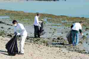 حملة للتحسيس وتنظيف الشواطئ