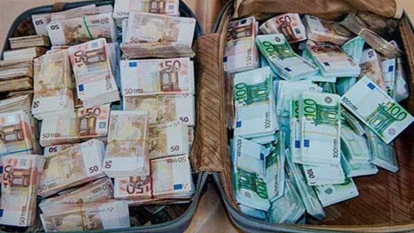 تفكيك شبكة تزوّر العملة الأجنبية