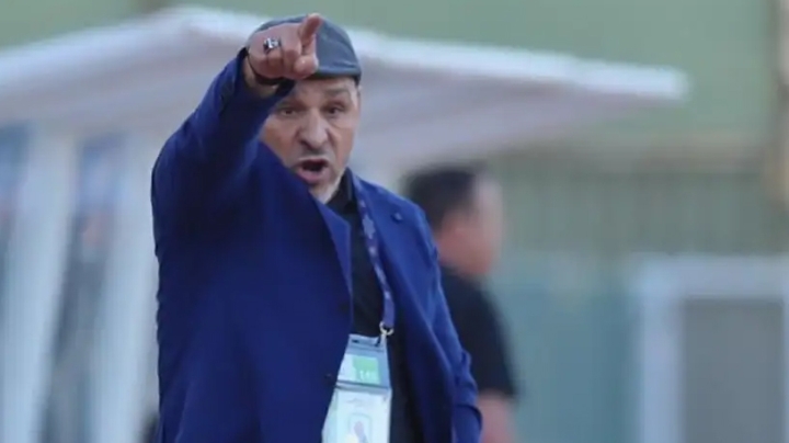 الإتحاد الخليجي يتوعد المدرب نور الدين زكري