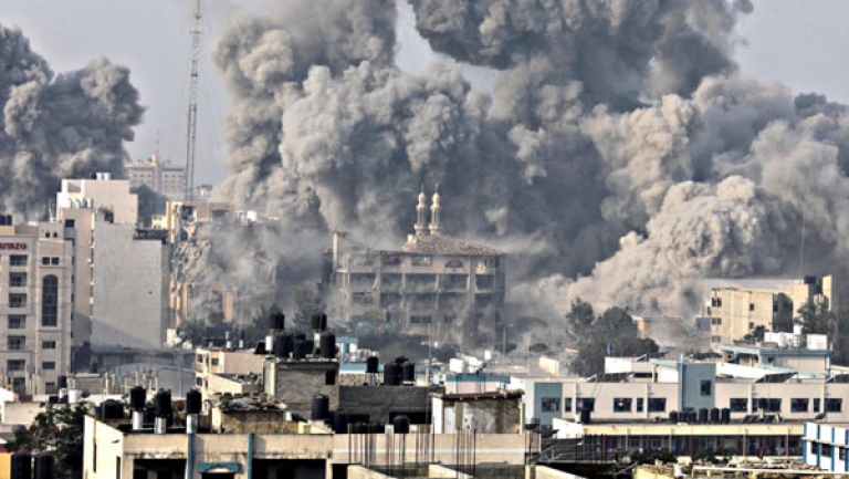 الكيان الصهيوني يقصف غزة بالفوسفور الأبيض المحرّم دوليا