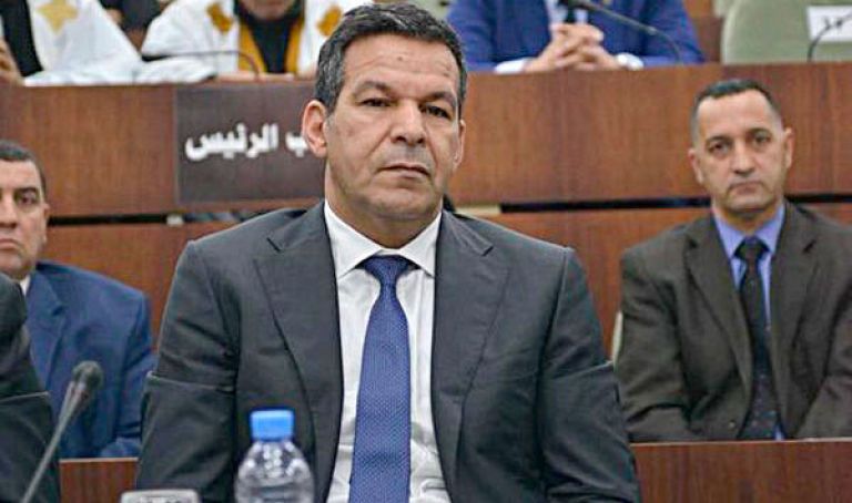 جلاب يتعهد بمواصلة الإصلاحات المتعلقة بضبط الاستيراد