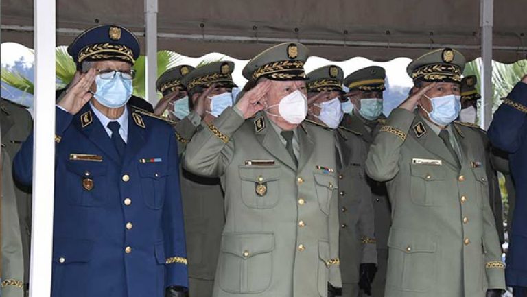 الفريق شنقريحة يشرف على رفع جثامين شهداء المروحية العسكرية
