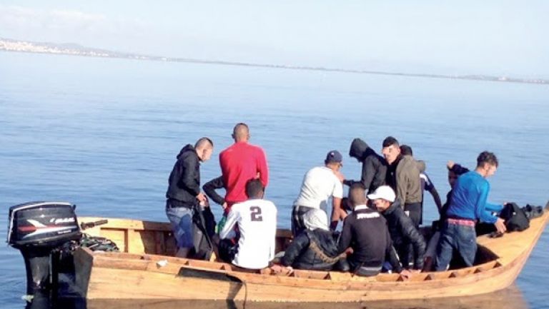 الإطاحة بثلاث شبكات لتنظيم رحلات إبحار سرية