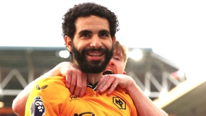 مدرب ولفرهامبتون يعترف بصعوبة الإبقاء على آيت نوري