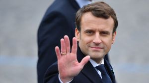 هل عبر الرئيس الفرنسي عن رغبته حقيقة في تقديم استقالته؟