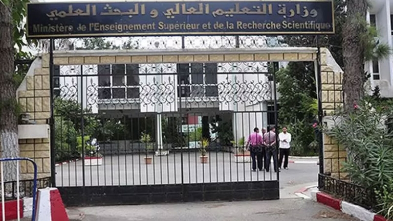 المطالبة بتسريع إصدار القانون الأساسي للأساتذة الجامعيين