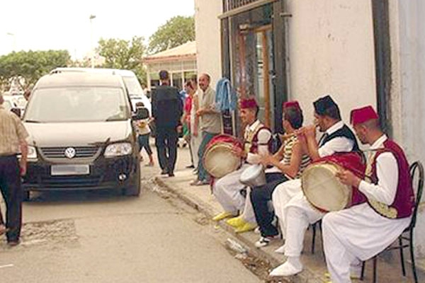 “الزرنة” زينة الأعراس العنابية  